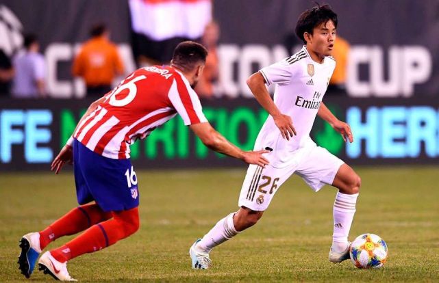 黑白直播免费体育直播-激烈争夺!豪门大战准备展开