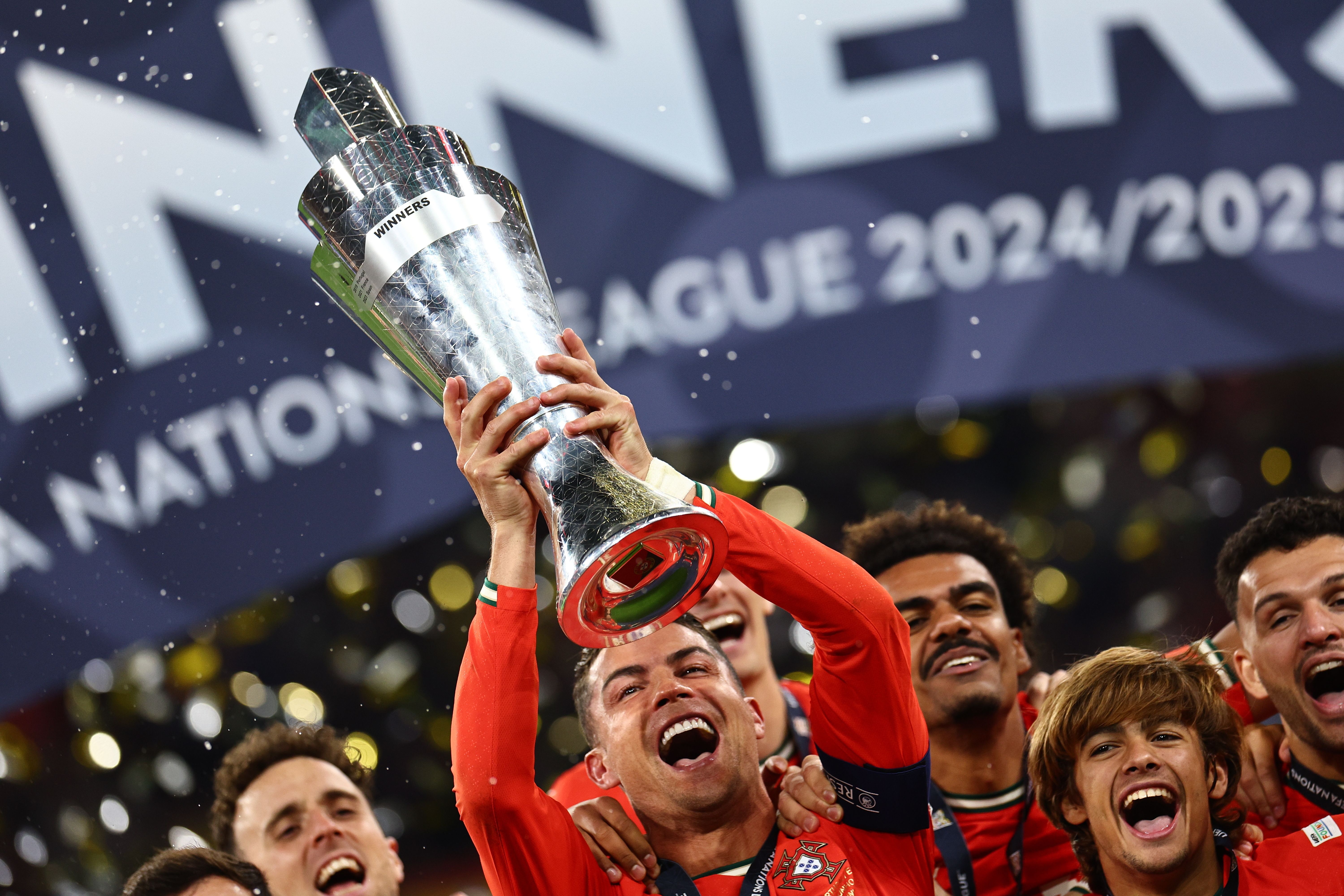 黑白直播在线观看-葡萄牙迎战意大利欧洲杯预选赛即将展开