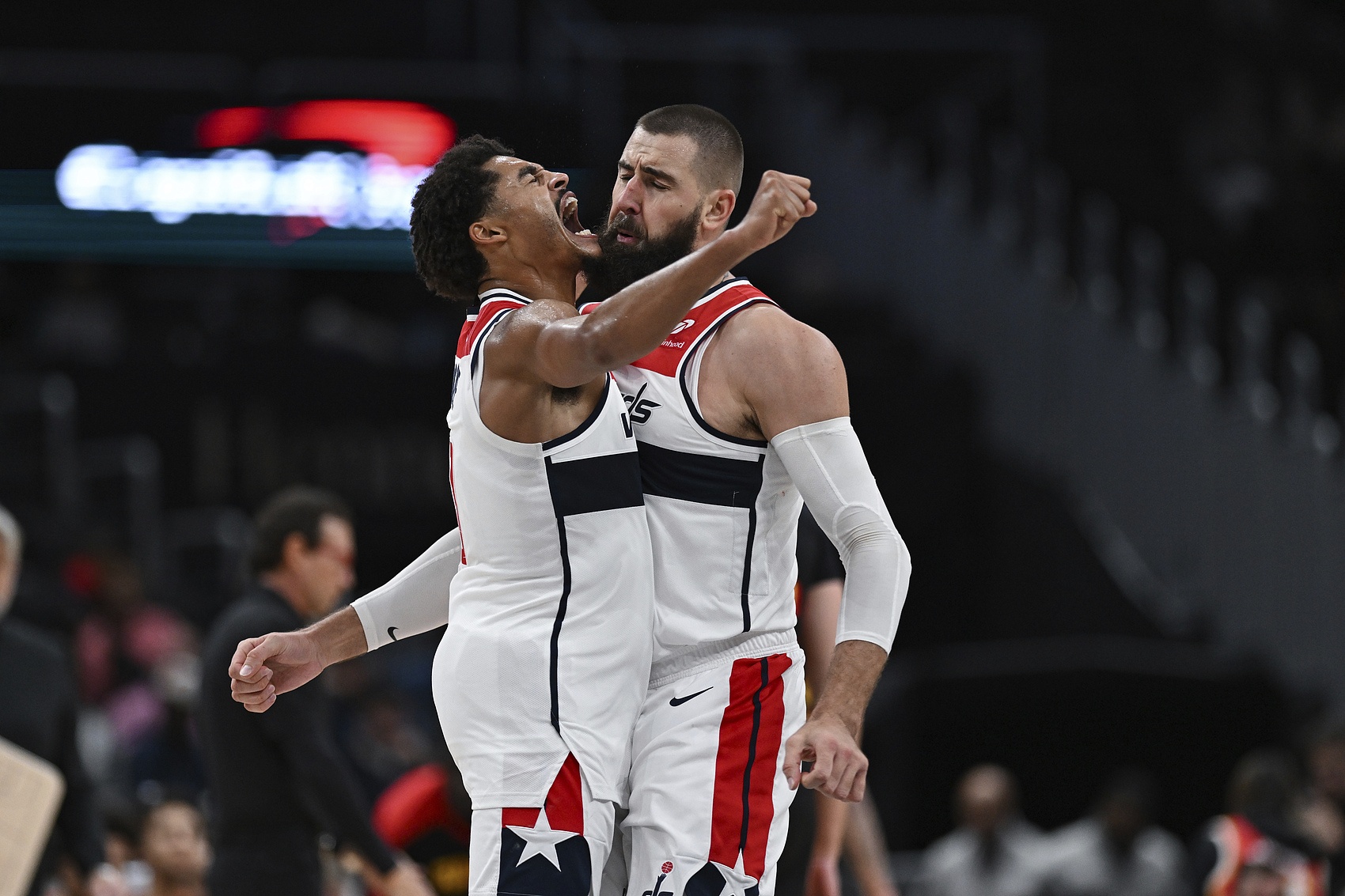 篮网主场大胜黄蜂,终结连败 篮网主场大胜黄蜂,终结连败