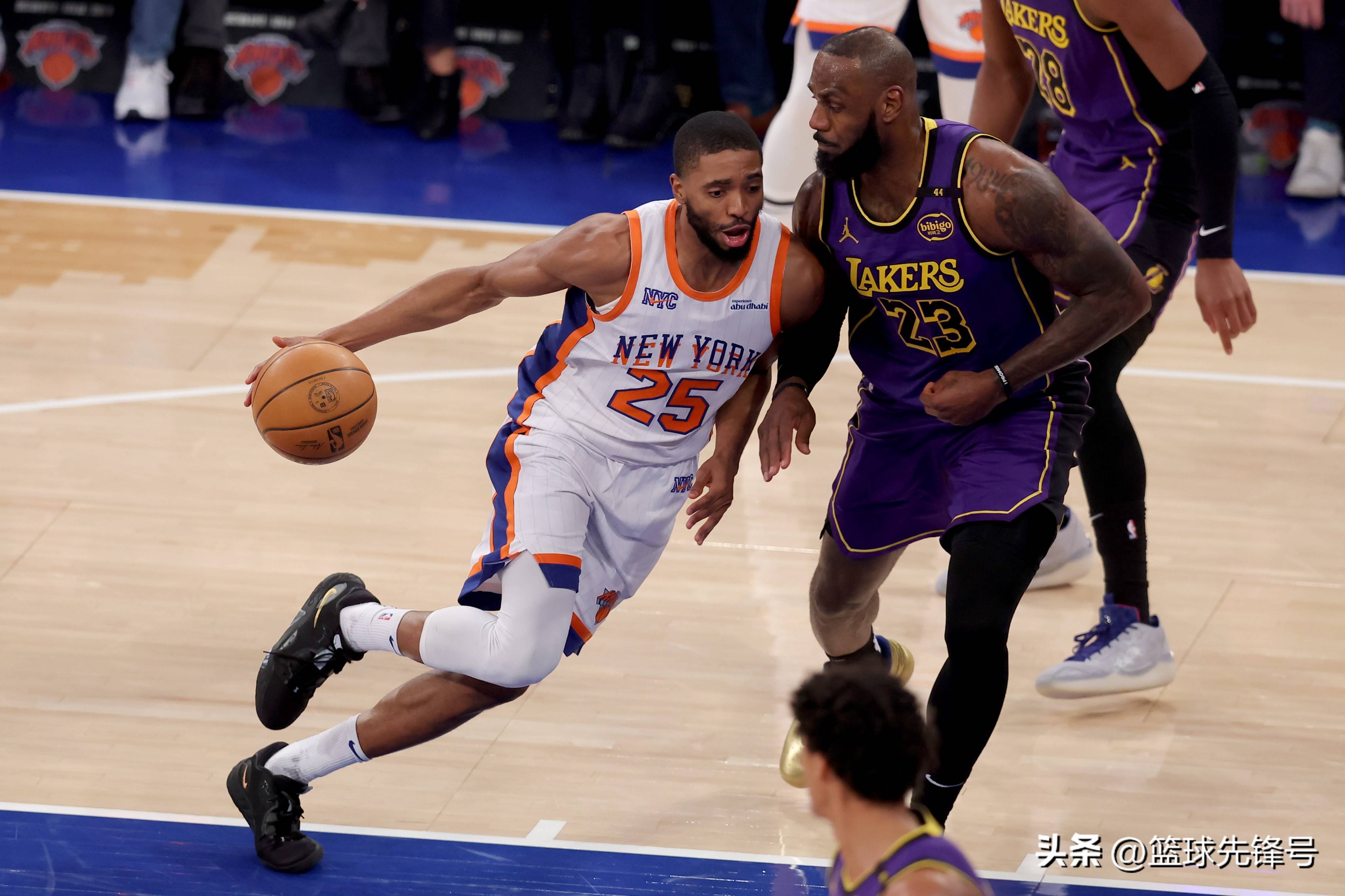 鹈鹕2-1领先火箭,战至第四场 鹈鹕2-1领先火箭,战至第四场