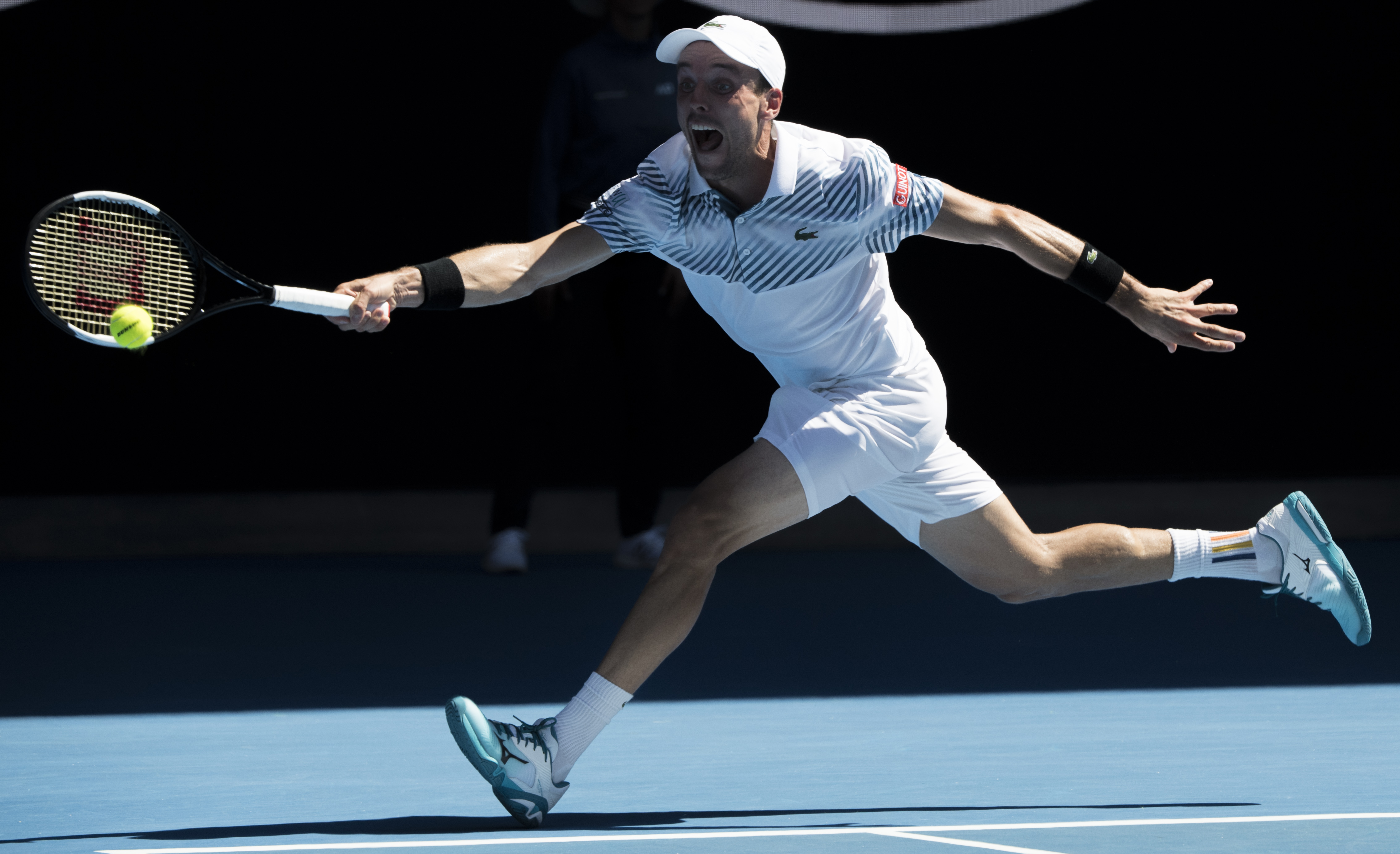 黑白直播-英国网球队绝地反击澳大利亚网球队,西西帕斯爆发神勇的简单介绍