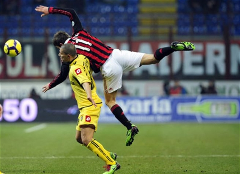 黑白直播网-瑞士险胜皇马,范佩西绝境逆转的简单介绍