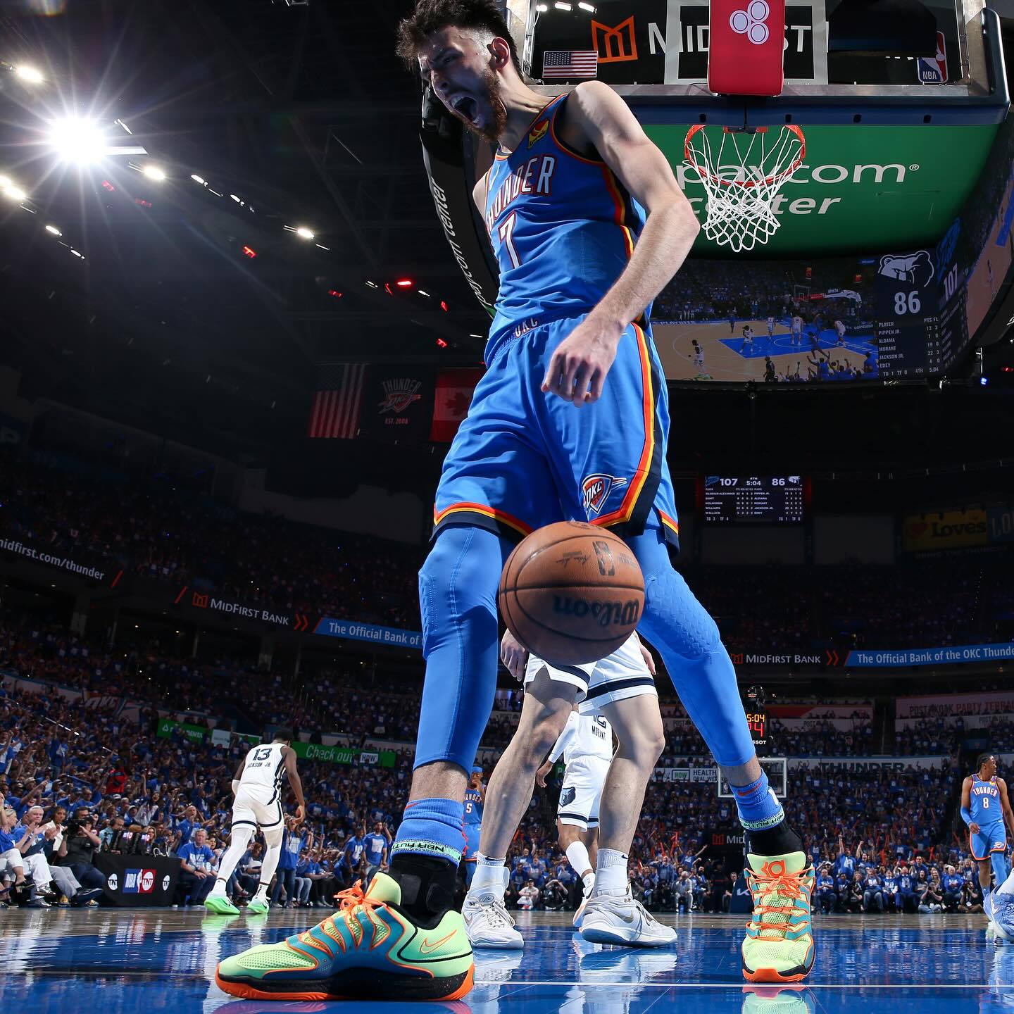 黑白直播网-关于太阳胜灰熊,艾顿20+12的信息