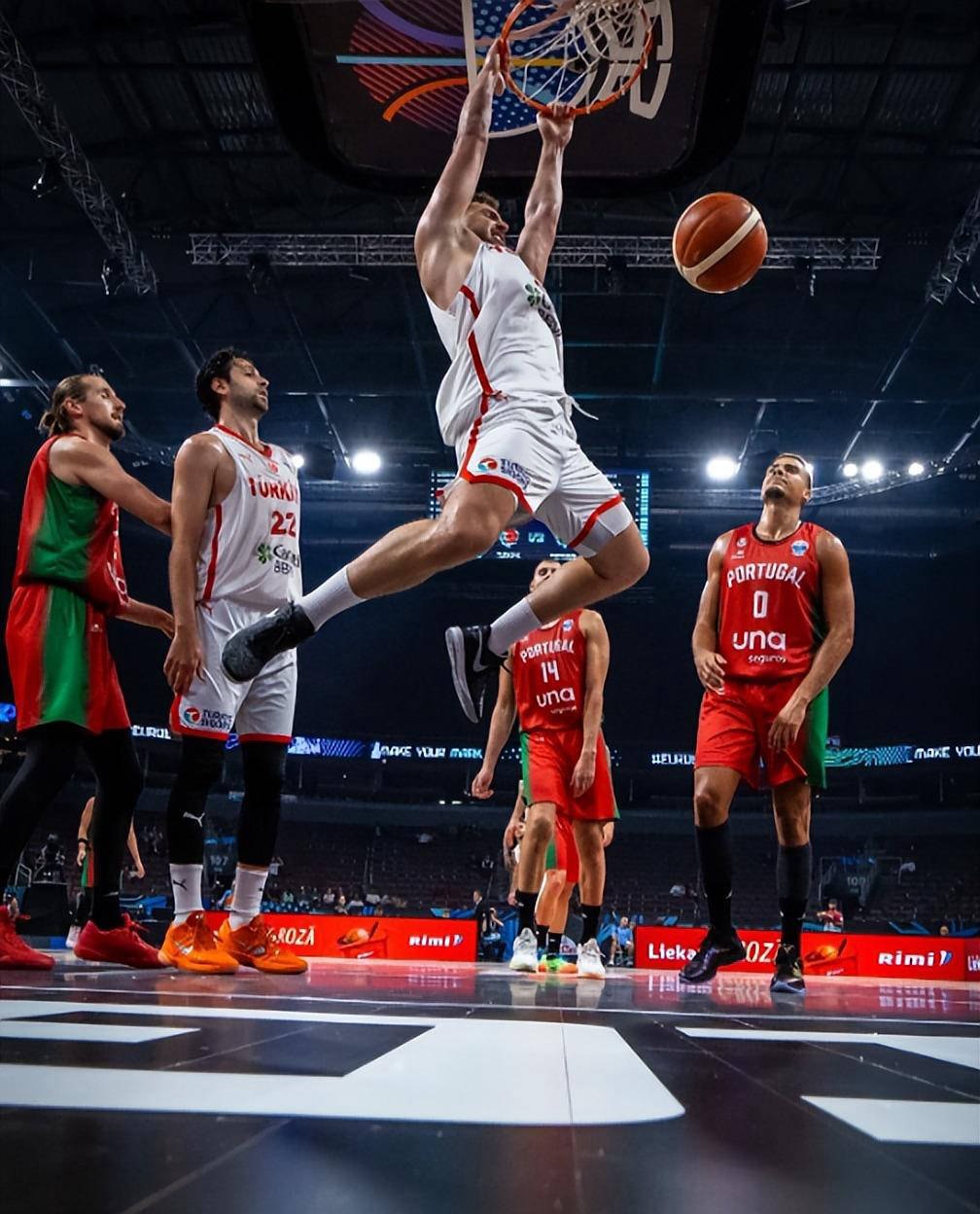 土耳其力克葡萄牙,苏亚雷斯一己之力扛起全队的简单介绍 土耳其力克葡萄牙,苏亚雷斯一己之力扛起全队的简单介绍