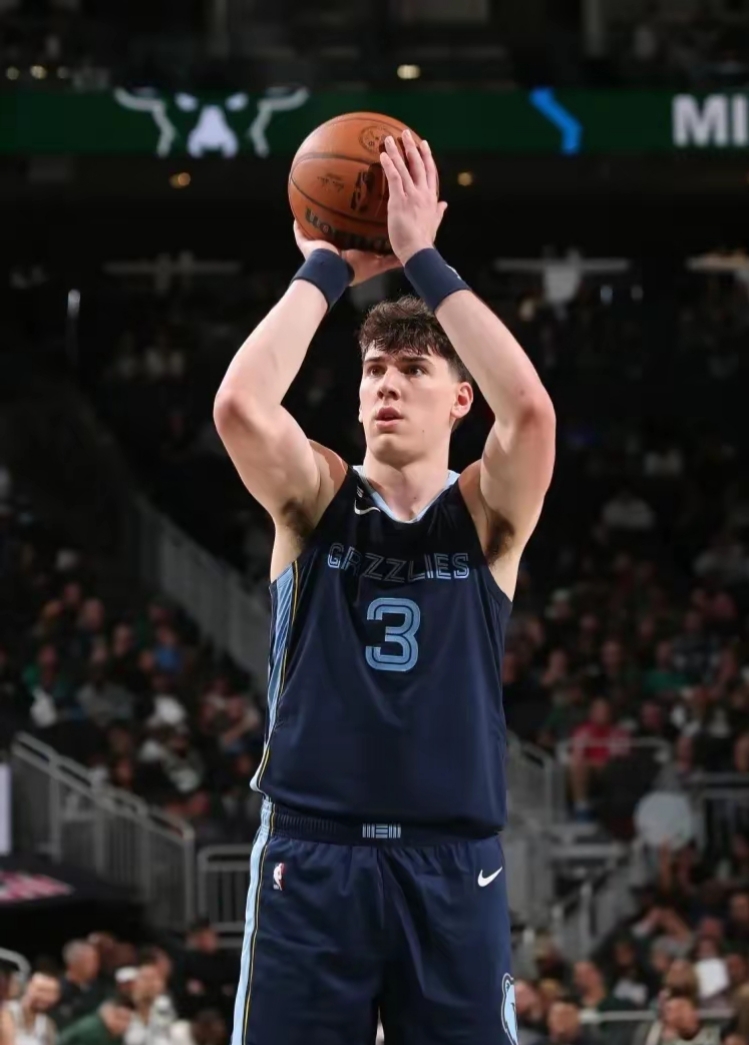 黑白直播免费体育直播-关于美国男篮翻盘湖人B队,巴图姆关键制胜的信息