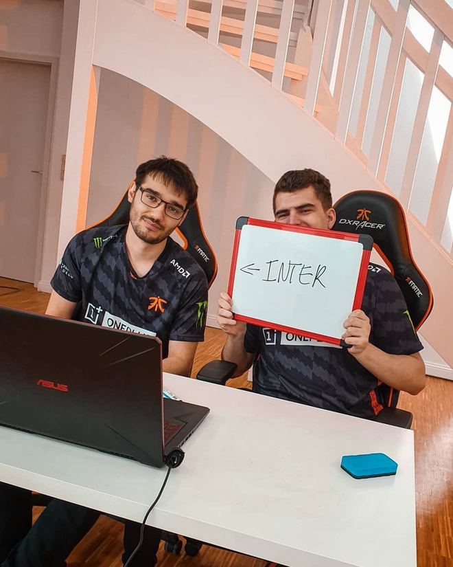 黑白直播免费体育直播-CLG绝地反击FNC,Rekkles制霸全场的简单介绍