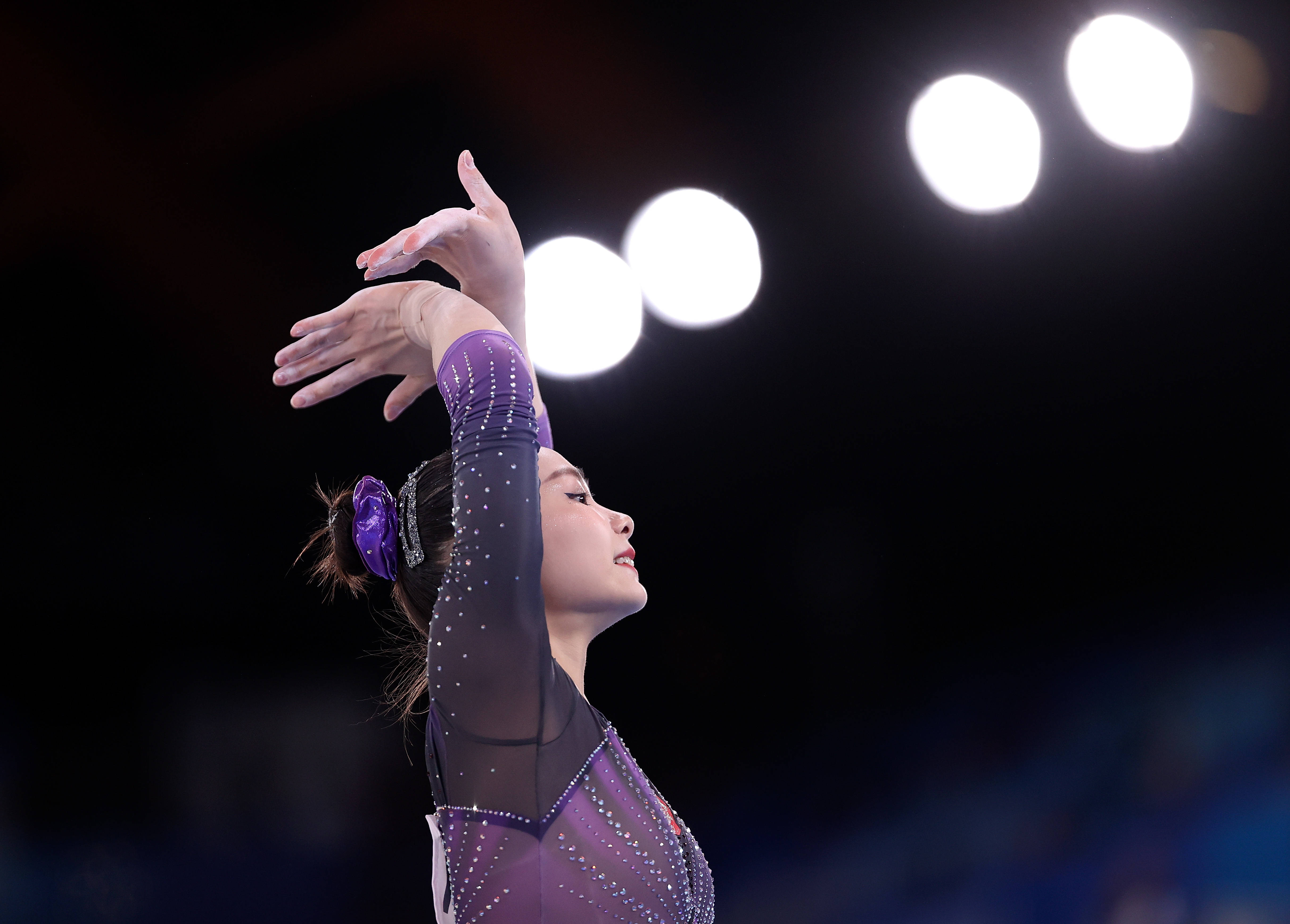 体操明星选手受伤退赛,引发热议 体操明星选手受伤退赛,引发热议