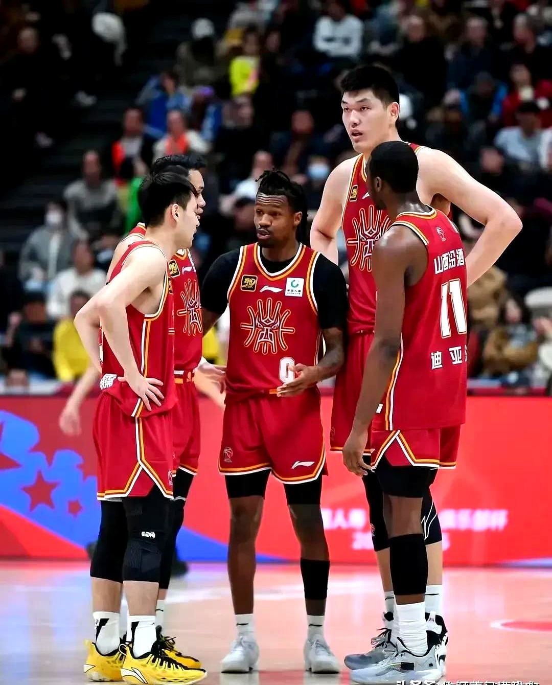 黑白直播体育-山西队碾压76人，易建联统治全场的简单介绍