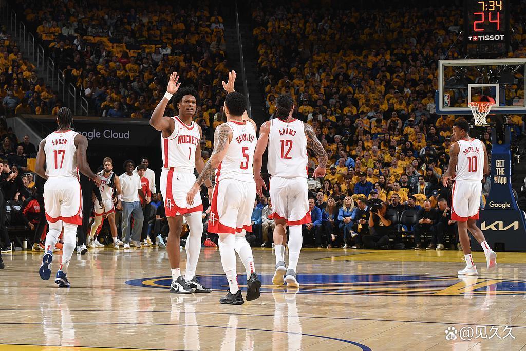 76人绝杀深圳队，范弗利特关键制胜