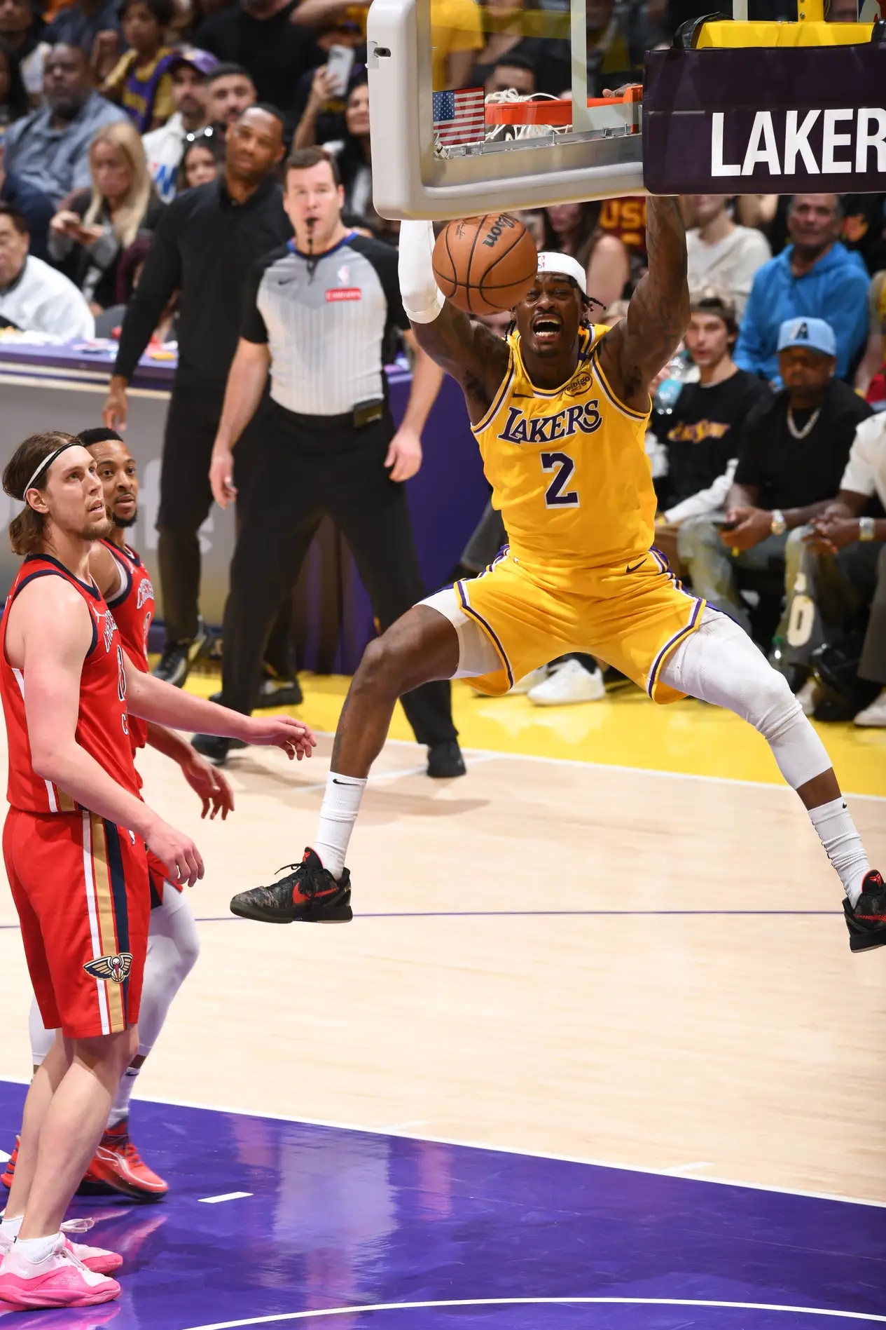 黑白直播免费体育直播-热火鏖战湖人，福克斯高光表现