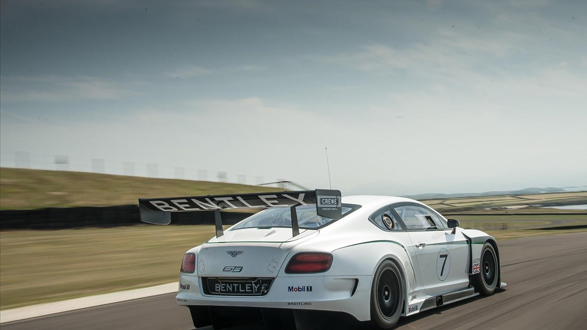 黑白直播-风暴眼，布伦森的火力全开与广东队的过关哲学