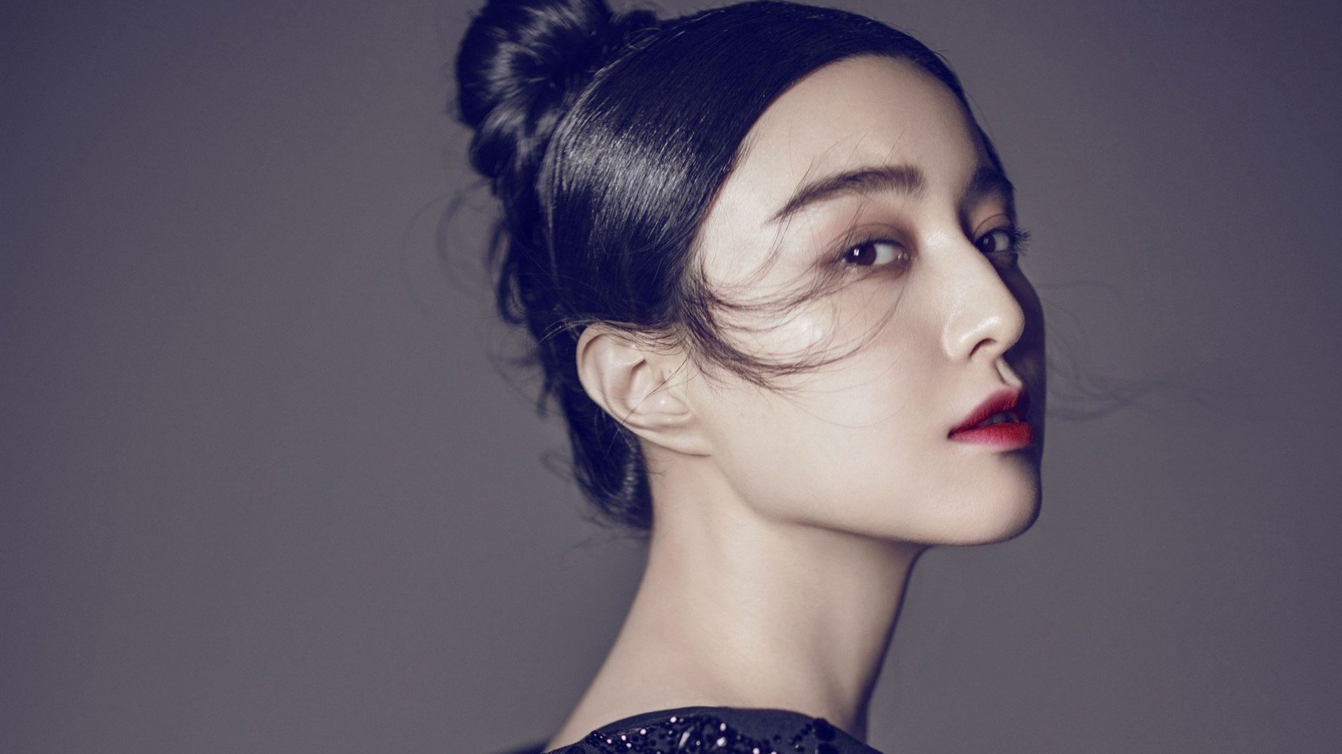 黑白直播在线观看-密尔沃基的夜与亚特兰大的黎明，霍勒迪的硬仗王冠与奥运前哨战